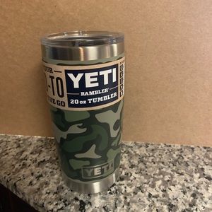 AUTHENTIC DISCONTINUED CAMO  YETI 20 OZ RAMBLER WITH MAGSLIDER LID